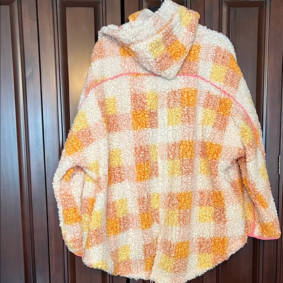 Cozy Checkered Jacket - Picture 6 of 7